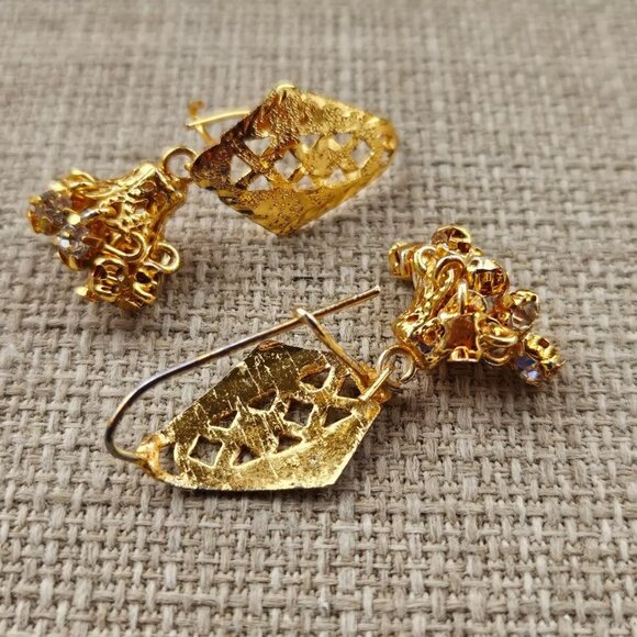 Drop Down Earrings Gold Tone Small Earrings Fashion Jewelry Unbranded - Picture 5 of 11